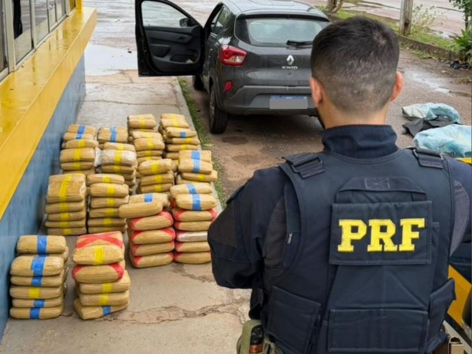 Dois homens são presos com mais de 170 kg de skunk na BR-364, em Rio Branco