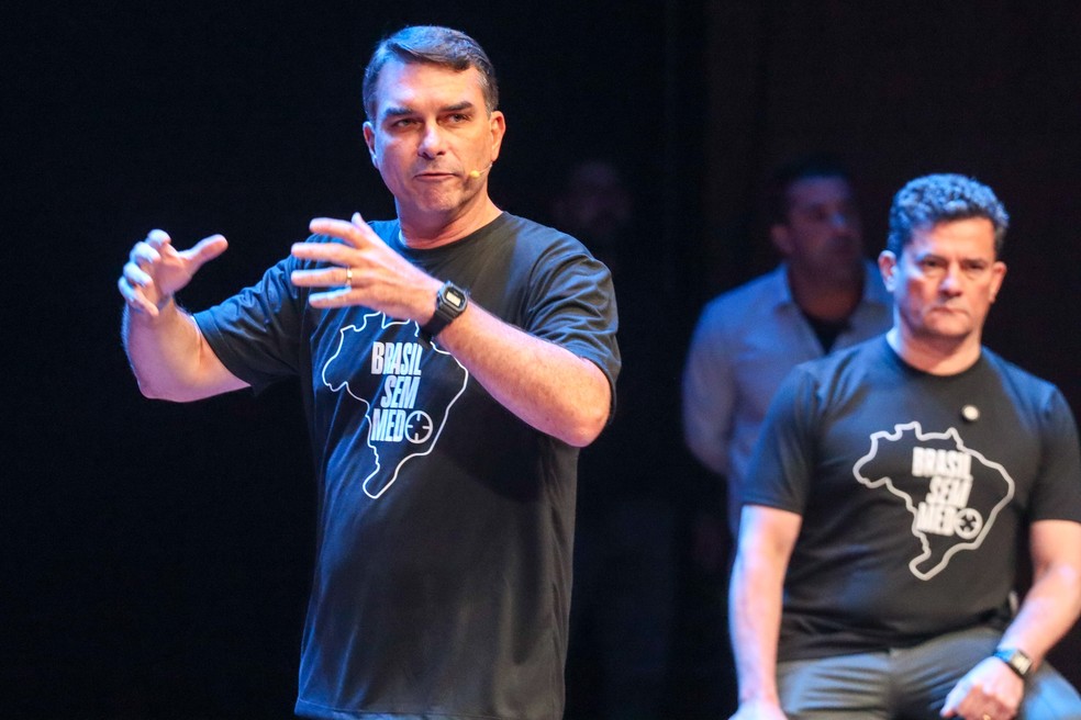 Flávio Bolsonaro durante evento na Faria Lima, em São Paulo, nesta quinta-feira (18). — Foto: THEO DAOLIO/ESTADÃO CONTEÚDO