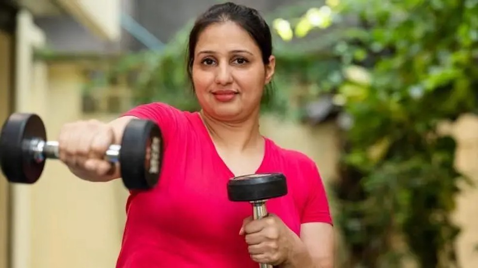 O exercício físico é importante para controlar o acúmulo de gordura abdominal — Foto: Getty Images