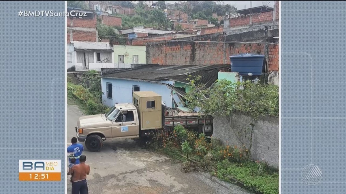 Motorista Perde Controle De Caminhão Em Ladeira E Veículo Invade Casa Em Itabuna No Sul Da Ba 0221