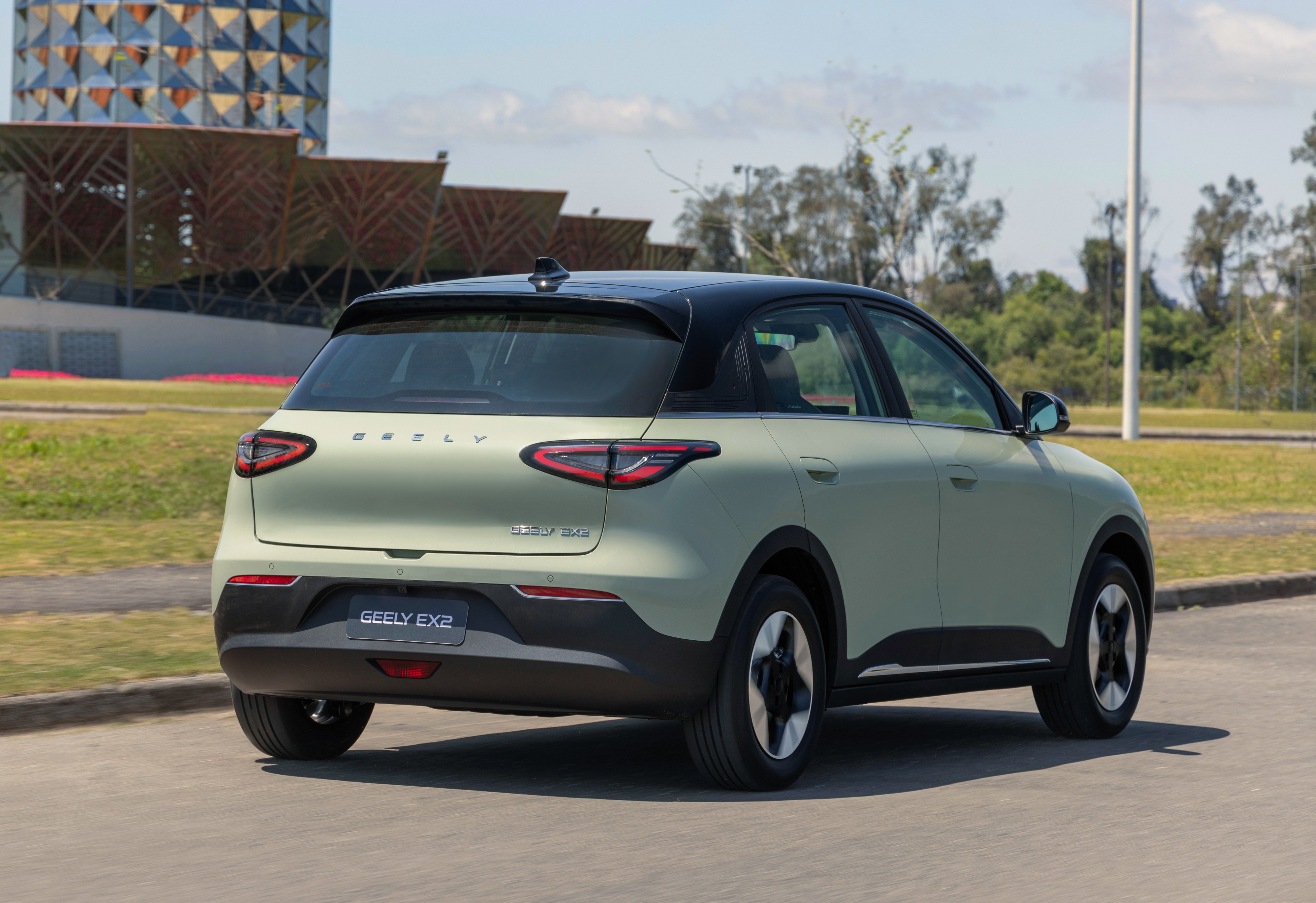 Geely EX2 — Foto: Divulgação / Geely