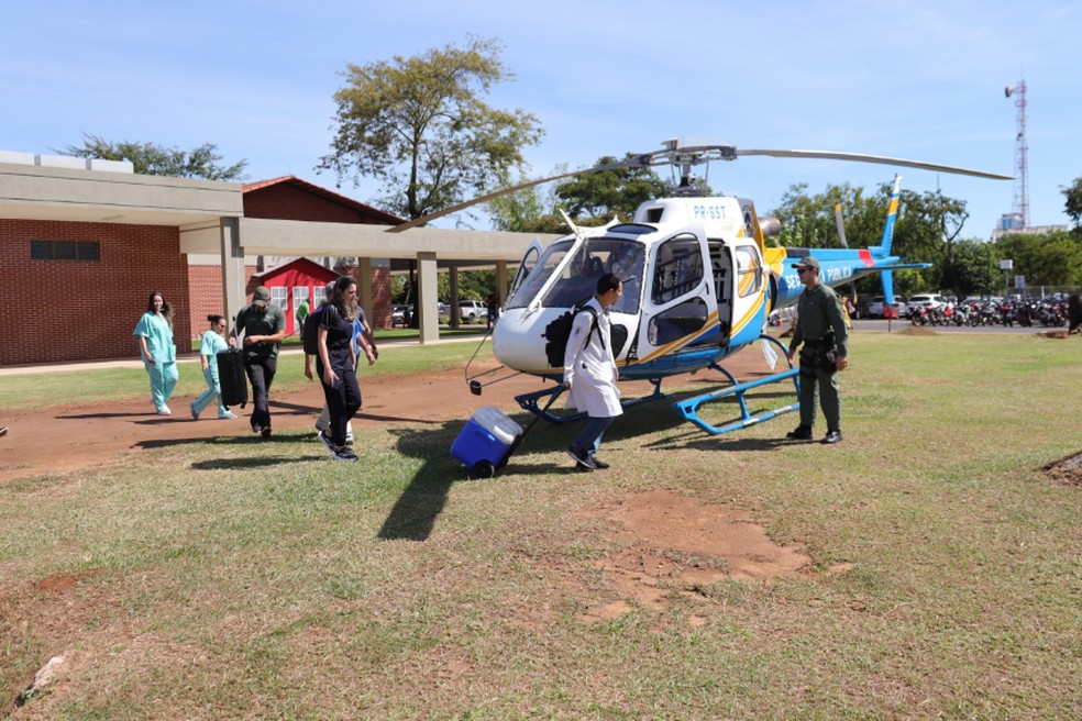 Helicóptero levou os órgãos para o aeroporto em 5 minutos — Foto: Luiz de Castro/Governo do Tocantins