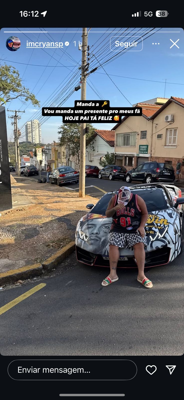 MC Ryan recupera Lamborghini de R$ 3 milhões e comemora com vídeo na delegacia: 'Hoje o pai tá feliz'