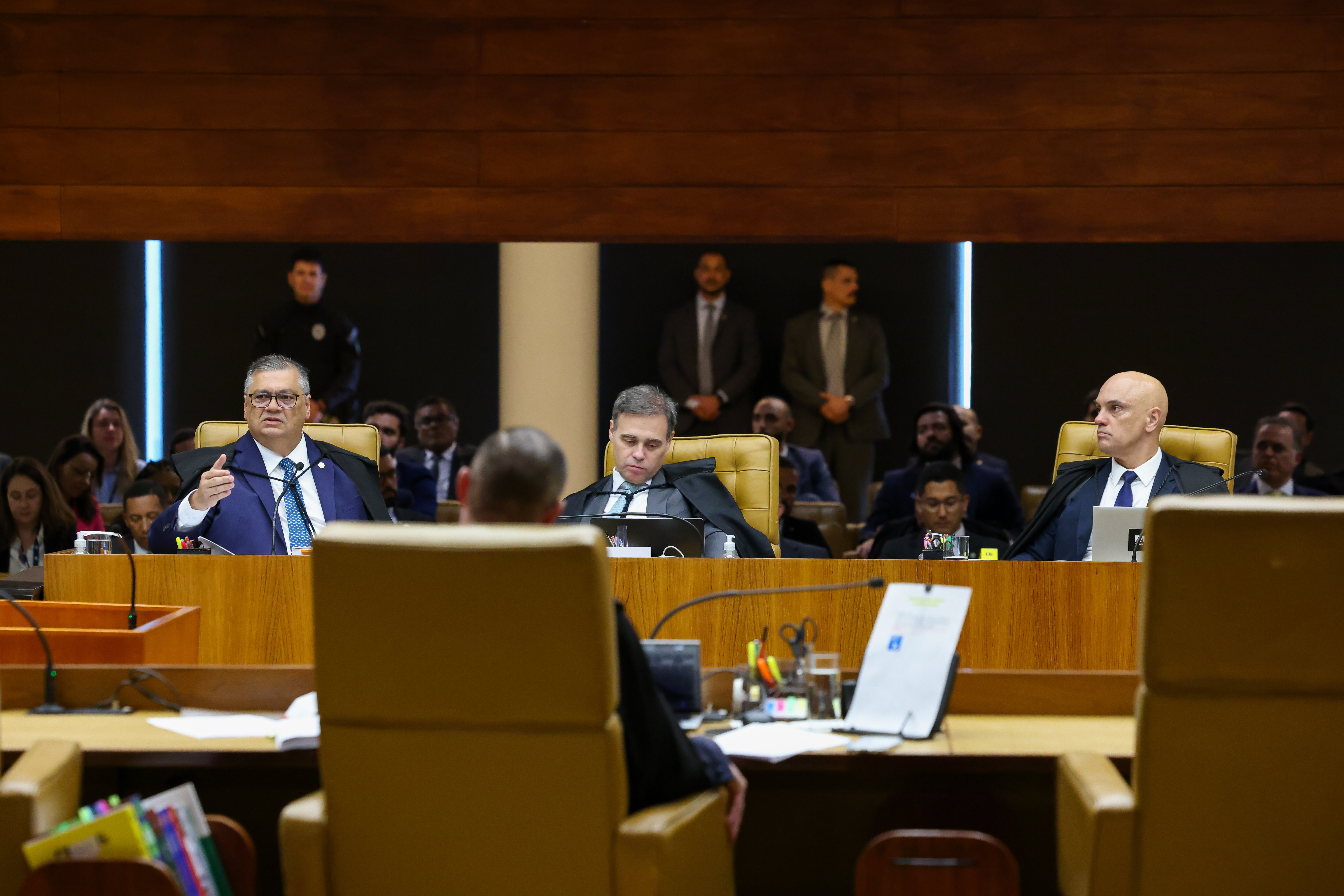 Bate-bocas, pedido de vista e indefinição: veja em 10 pontos como foi a sessão do STF sobre o caso Moraes
