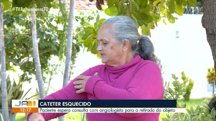 Paciente espera consulta para retirar cateter esquecido no corpo após cirurgia