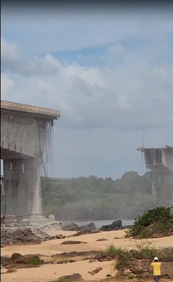 Ponte entre Maranhão e Tocantins desaba sobre rio e deixa uma pessoa morta; VÍDEO