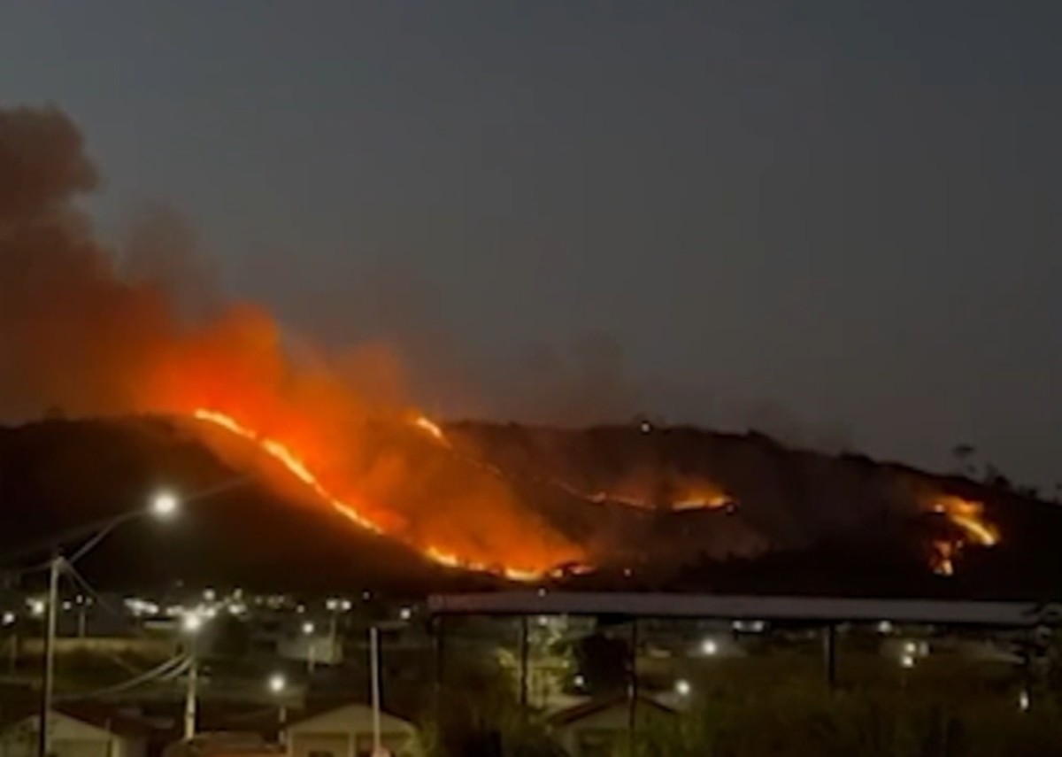 Incêndio de grandes proporções atinge Morro das Antenas em Canaã dos Carajás
