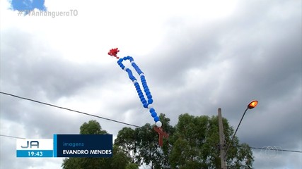 Fiéis soltam balões em homenagem ao Dia de Nossa Senhora de Fátima