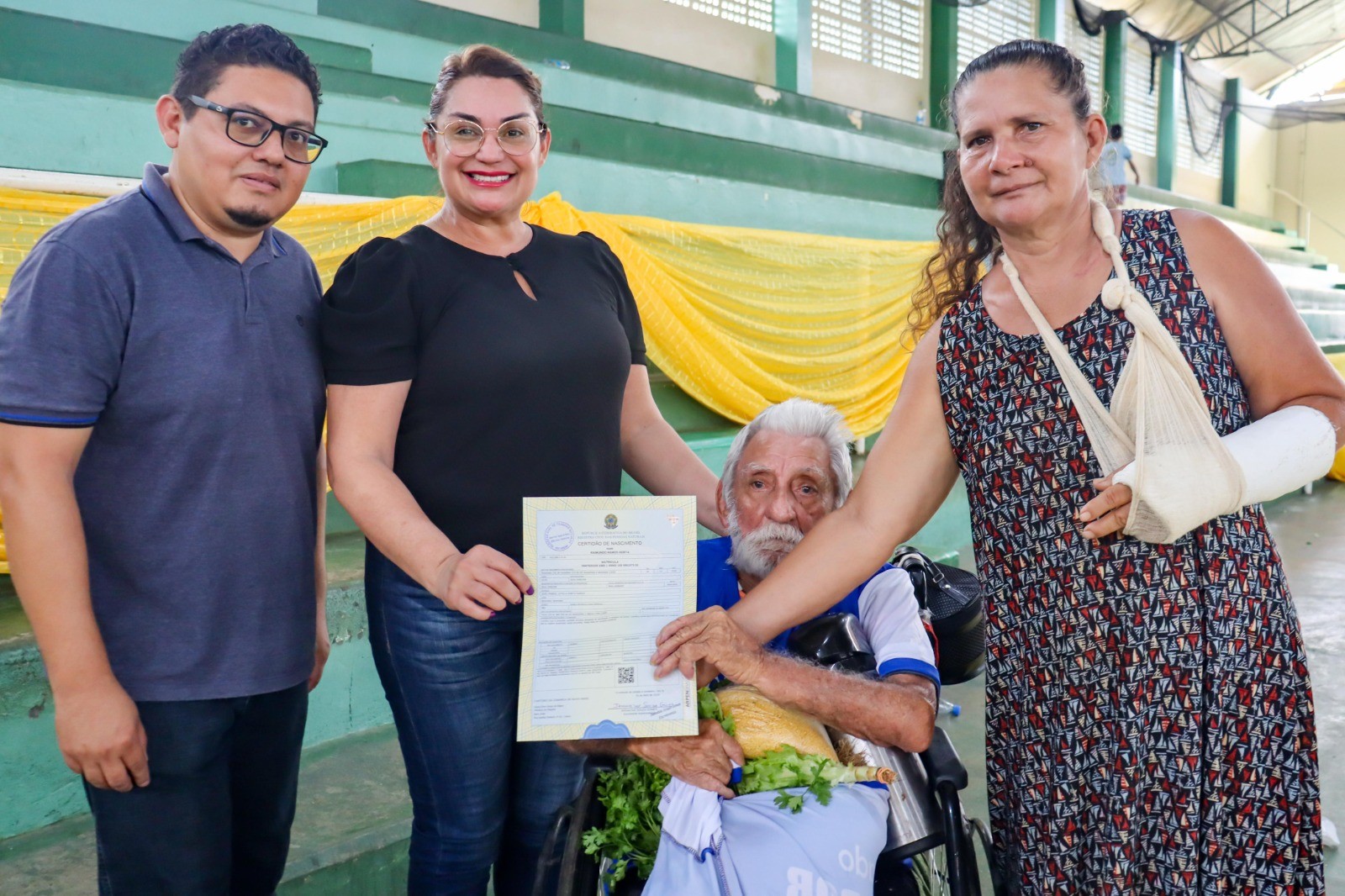 Idoso de 107 anos consegue nova certidão nascimento durante mutirão de cidadania no AM