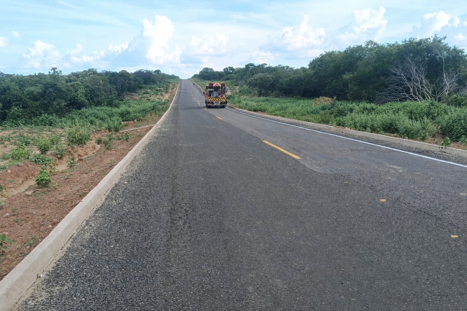 Governo pavimenta PI-482 e liga São Francisco de Assis a Simplício Mendes