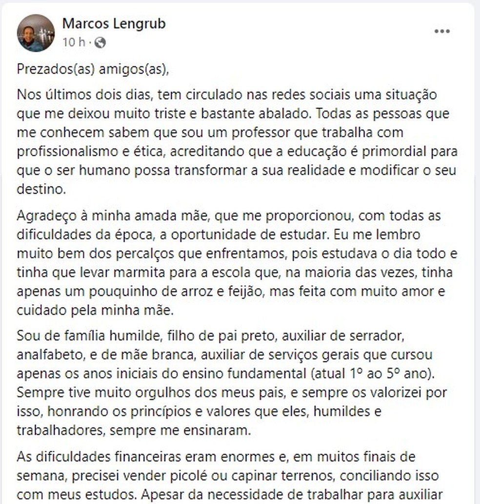 Marcos Lengrub publica texto após escrever mensagem sobre aluno que ajuda família vender água de coco em praia de Vitória, Espírito Santo — Foto: Reprodução/Facebook