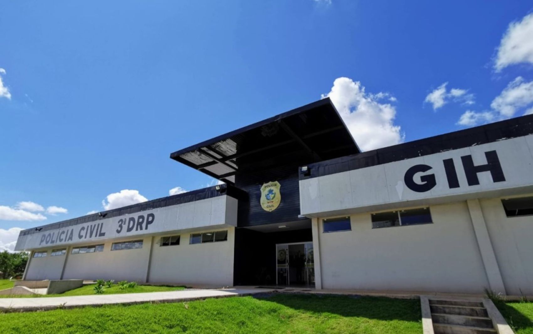 Homem morre após cair de caminhão de reciclagem, em Anápolis