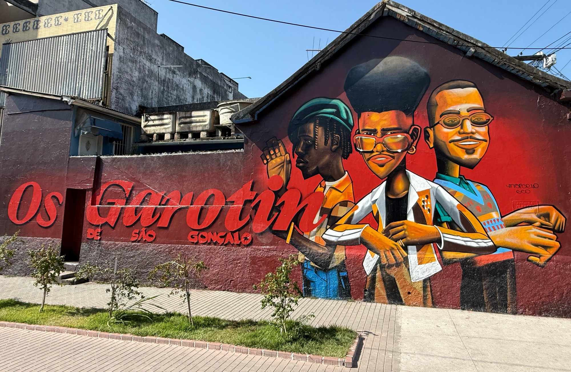 Mural do grupo Os Garotin na cidade natal de São Gonçalo é o retrato da realização de um sonho possível