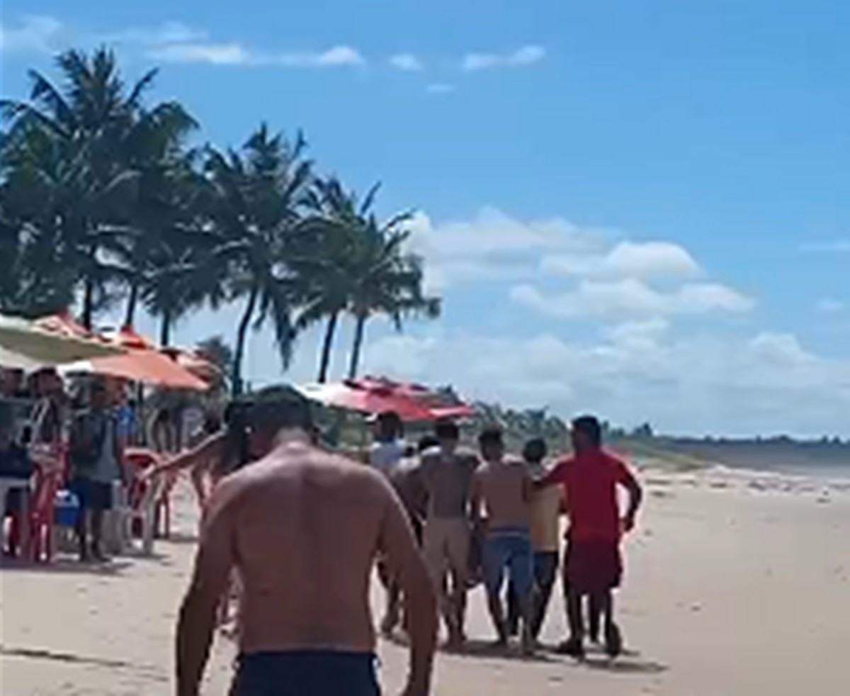 Pai morre afogado após salvar filho em praia de Alagoas; VÍDEO