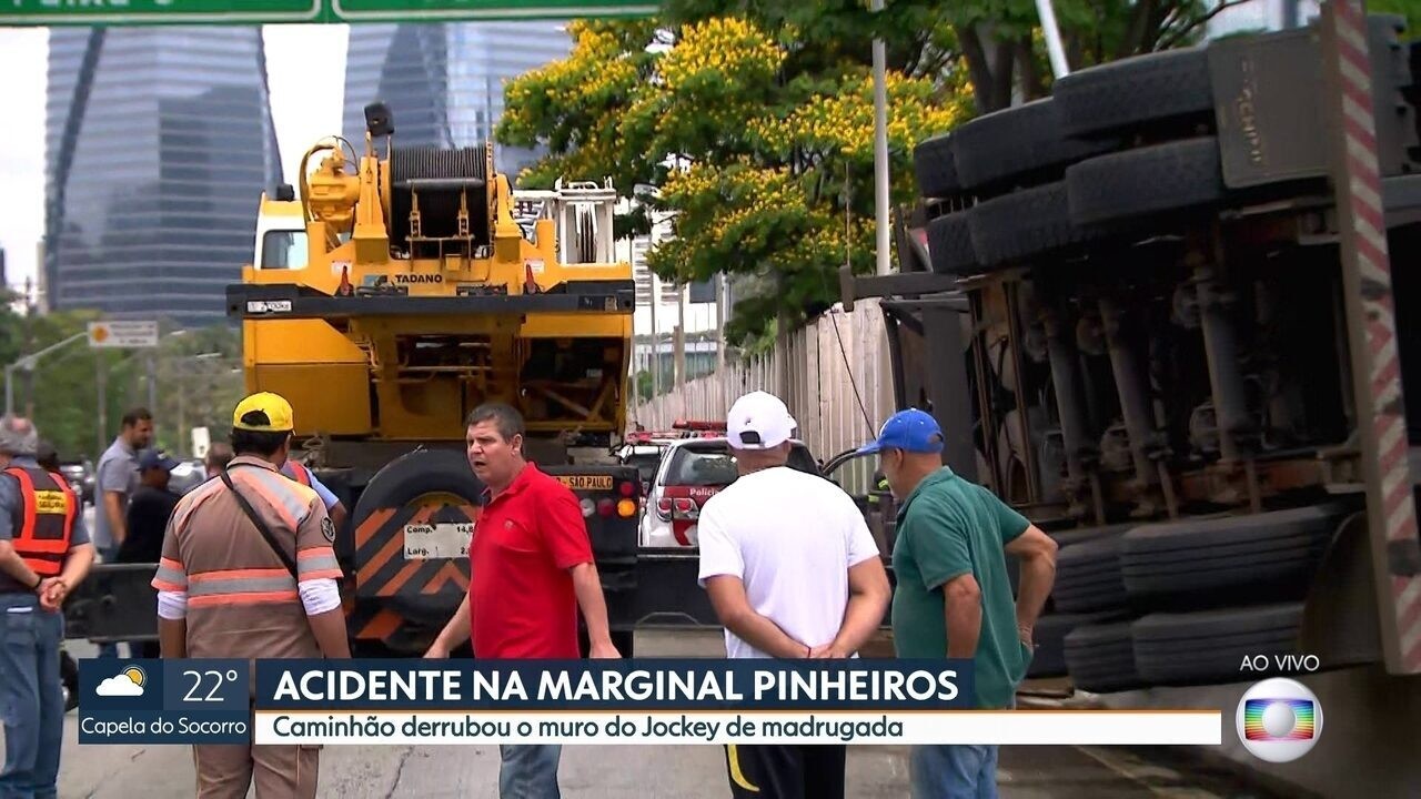 Após acidente com caminhão na Marginal Pinheiros, mais duas carretas ...