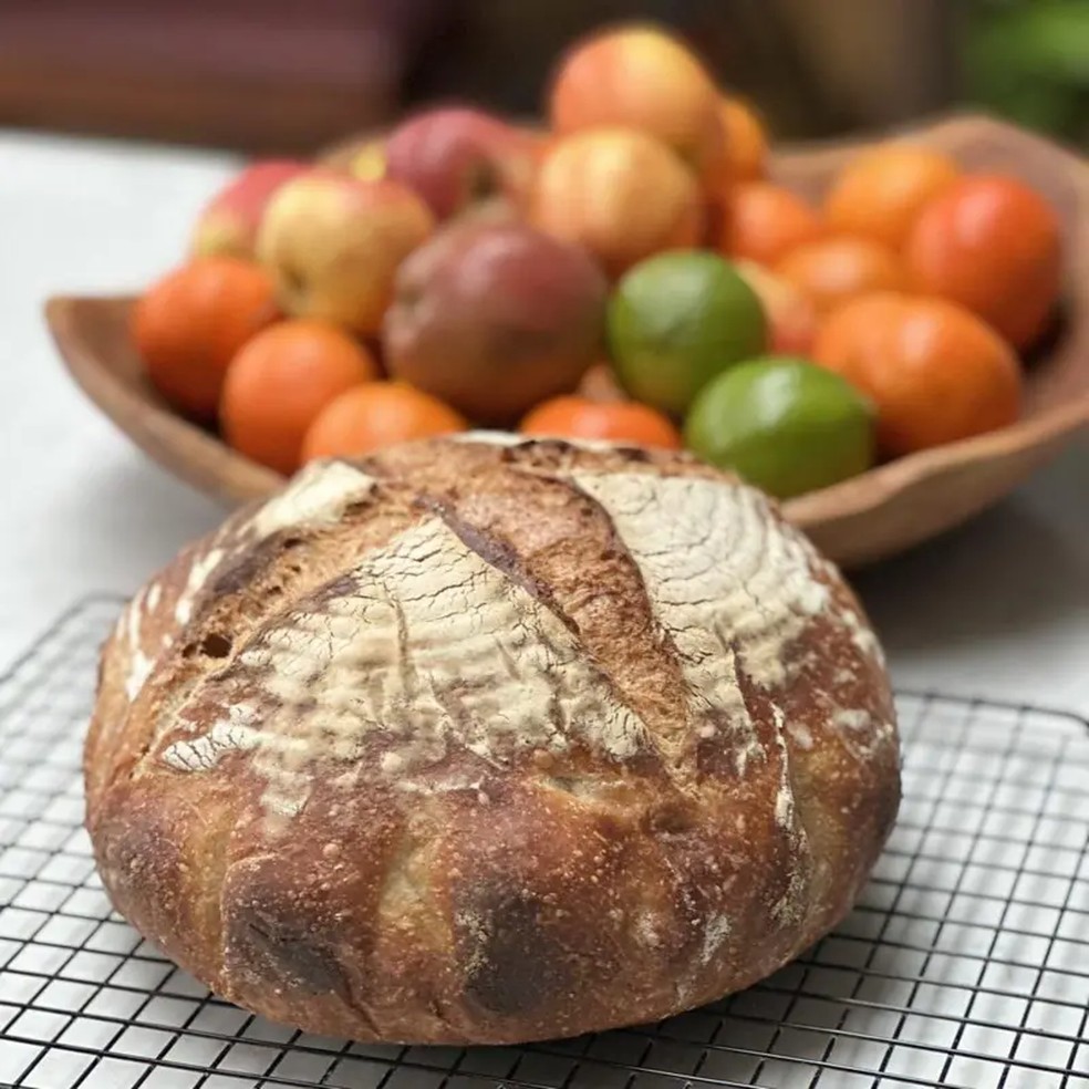 Muitas pessoas começaram a fazer pães de fermentação natural durante o primeiro ano da pandemia de covid-19, incluindo a autora desta reportagem — Foto: Melissa Hogenboom