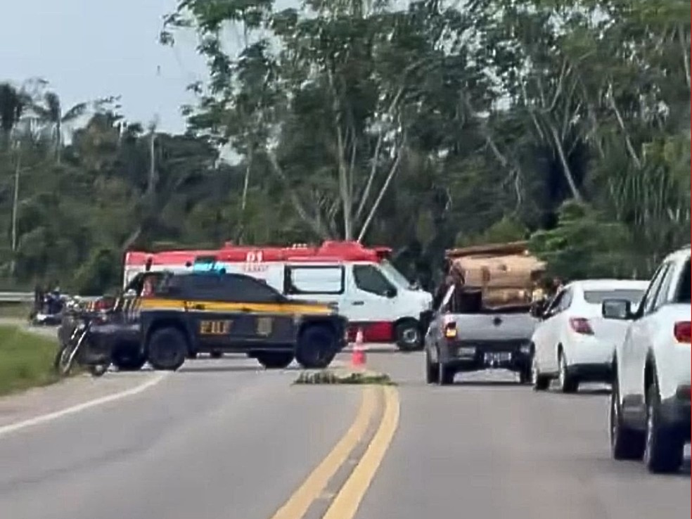 Colisão ocorreu na tarde desse domingo (10), na estrada Variante, em Cruzeiro do Sul — Foto: Reprodução