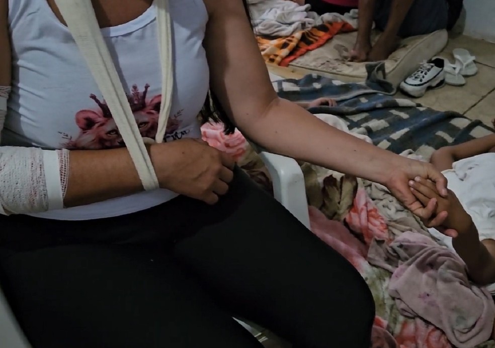 Passageira Juliane Vales ficou ferida após acidente na BR-356, em Muriaé  — Foto: Elton Moreira/TV Integração