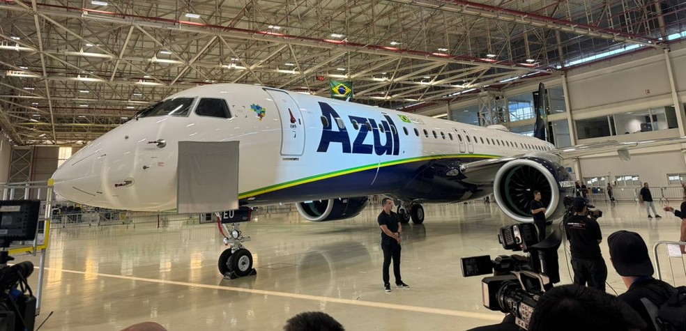 Avião batizado por Lula na Embraer. — Foto: Jefferson Santos/g1