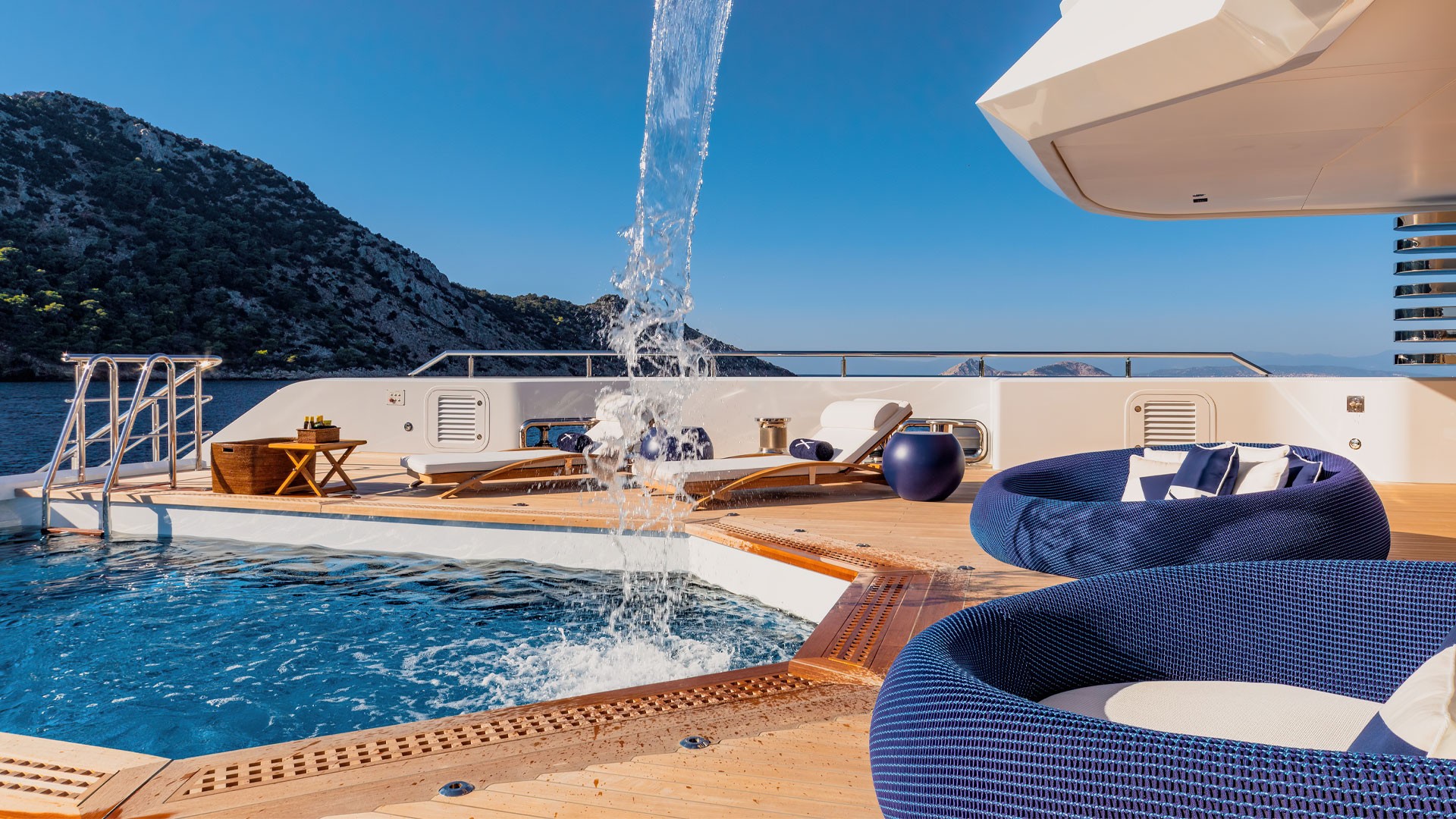 Project X, iate desenvolvido pela Golden Yachts e com design de interiores feito pela Massari Design
