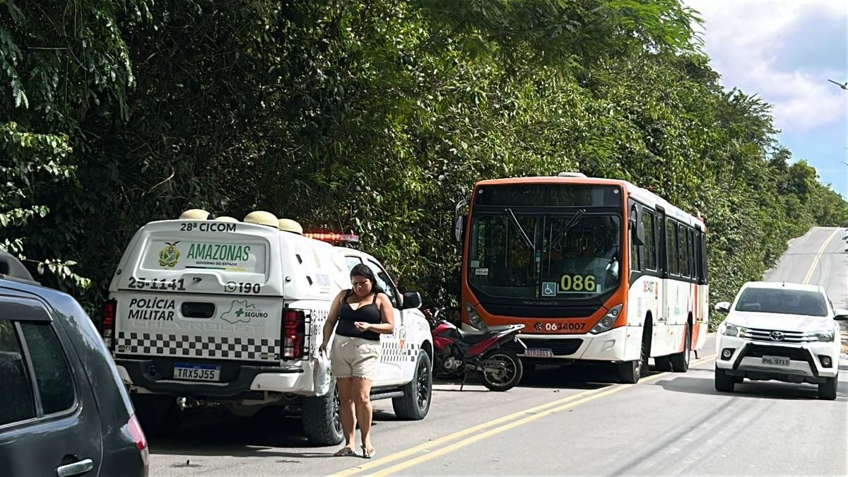 Passageiro é morto com tiro na cabeça dentro de ônibus em bairro da Zona Leste de Manaus