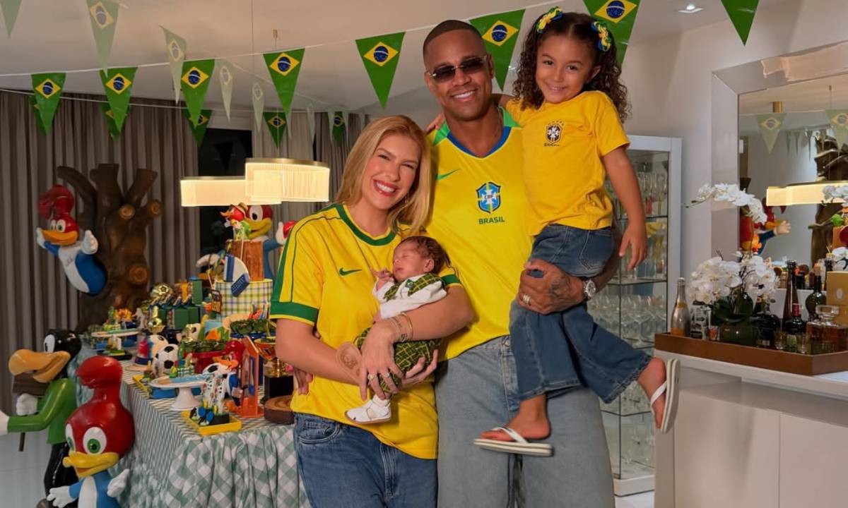 Lore Improta e Léo Santana comemoram primeiro 'mêsversário' do filho em Salvador