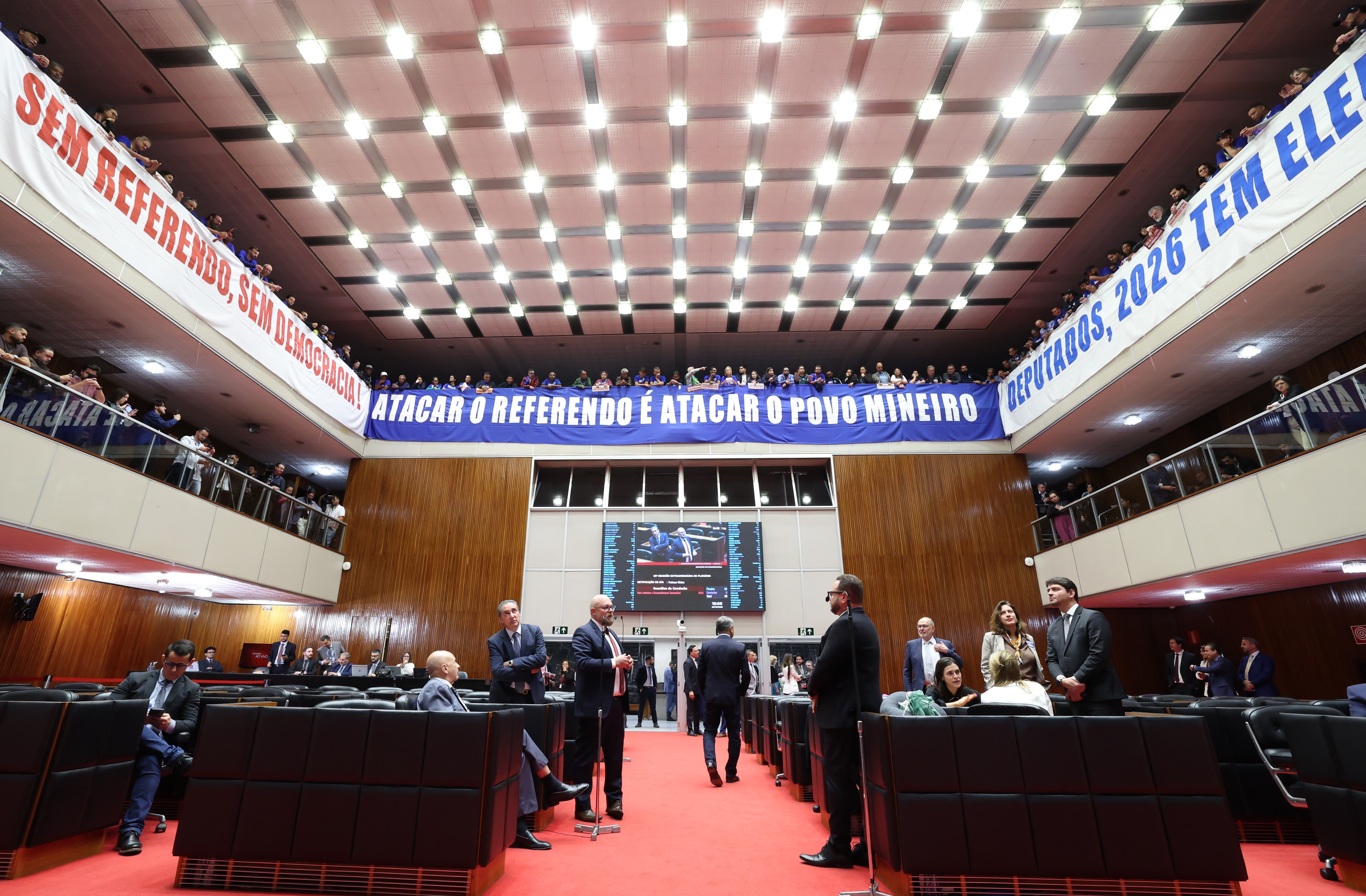 Deputados aprovam em 1º turno PEC que retira exigência de consulta pública para privatização de estatais 