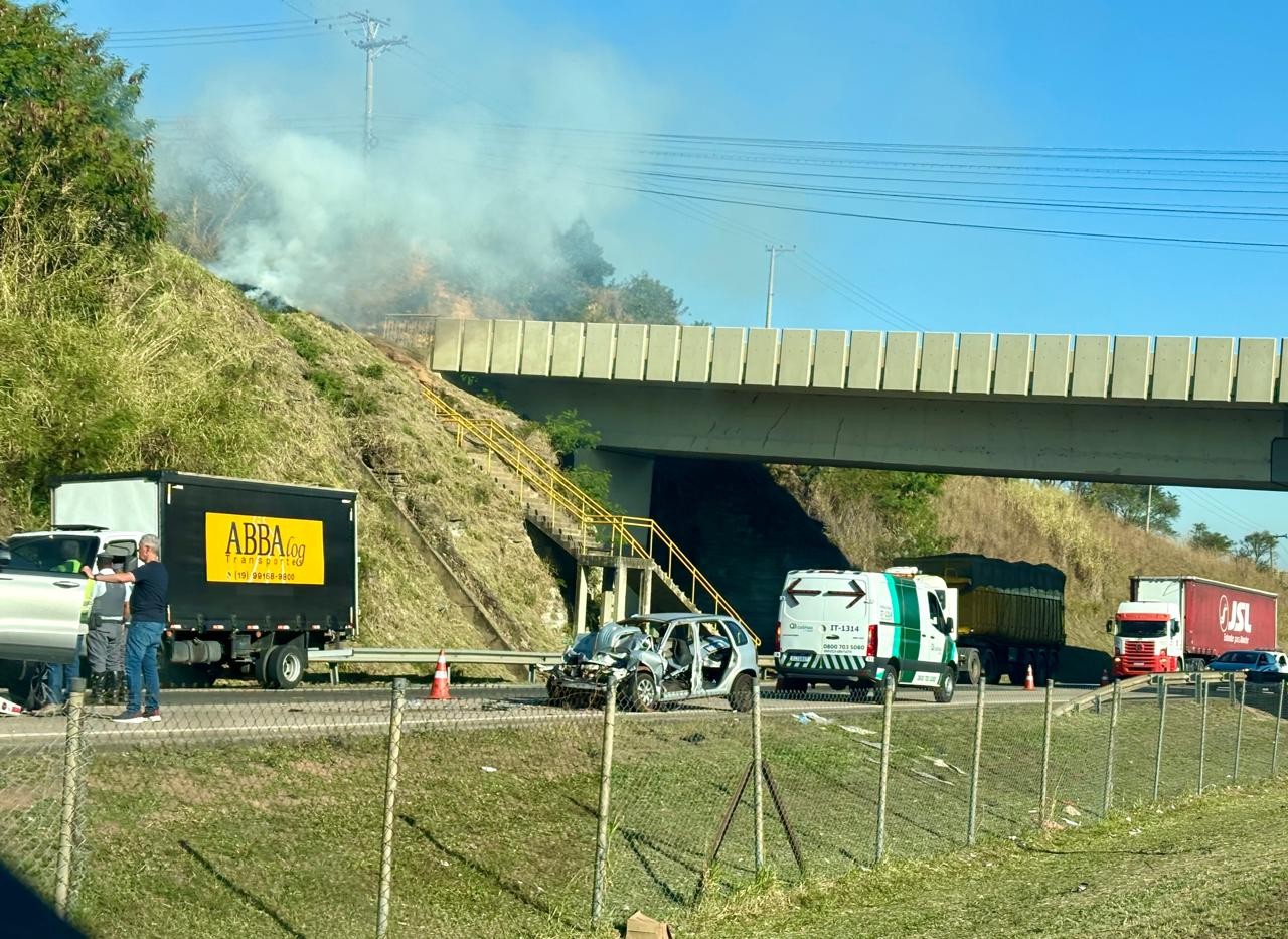 Engavetamento entre três veículos deixa vítima gravemente ferida em rodovia de Itu