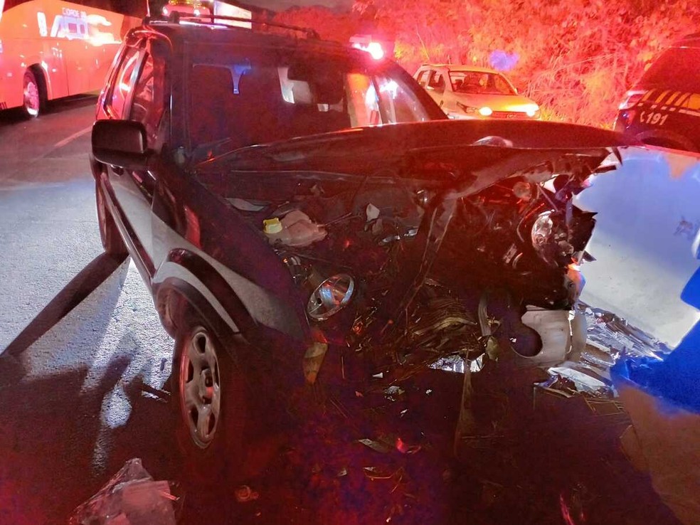 Perseguição policial termina com motorista de caminhão morto em engavetamento na Serra das Araras — Foto: Reprodução/PRF