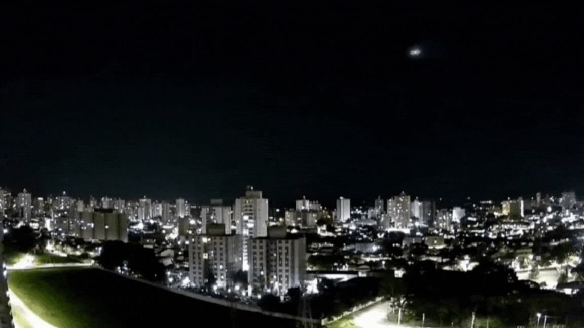 Vídeo mostra passagem de meteoro considerado raro no céu de São José dos Campos