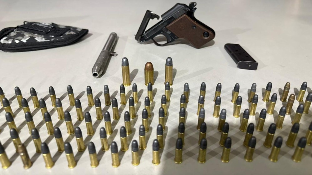 Morador é preso ao atirar em avenida e esconder arma em parquinho infantil no setor sul de Uberlândia