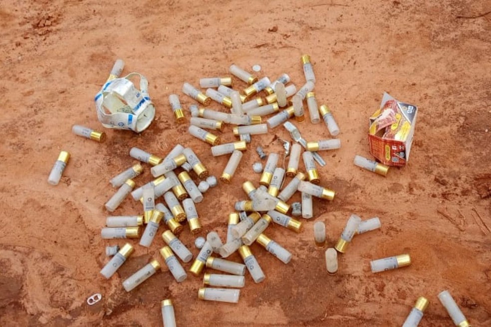 Cartuchos recolhidos pelos indígenas. — Foto: Comunidade de Takoha Pyelito Kue