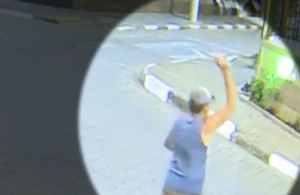 Nova imagem mostra início de confusão em que homem foi espancado e atropelado em Bom Jesus dos Perdões, SP — Foto: Reprodução/TV Vanguarda