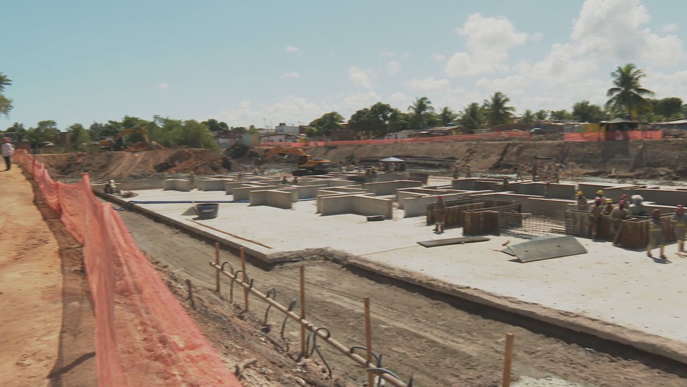 Obra do Canal do Fragoso, em Olinda, em novembro de 2024, integrante do PAC. — Foto: Reprodução/TV Globo