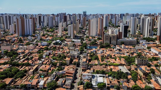 É #FAKE que o governo tirou dos donos autonomia para determinar valor de imóveis; vídeo distorce lei - Vídeo viral mente ao comentar a lei complementar 214/2025, que prevê apenas uma referência de preços e organiza dados para fiscalização e segurança no mercado imobiliário. 