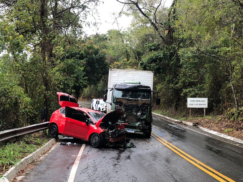 O desnível acentuado, aliado às características sinuosas da ES-164, exige cuidado redobrado em trecho conhecido como Curva da Morte — Foto: Gustavo Ribeiro/TV Gazeta