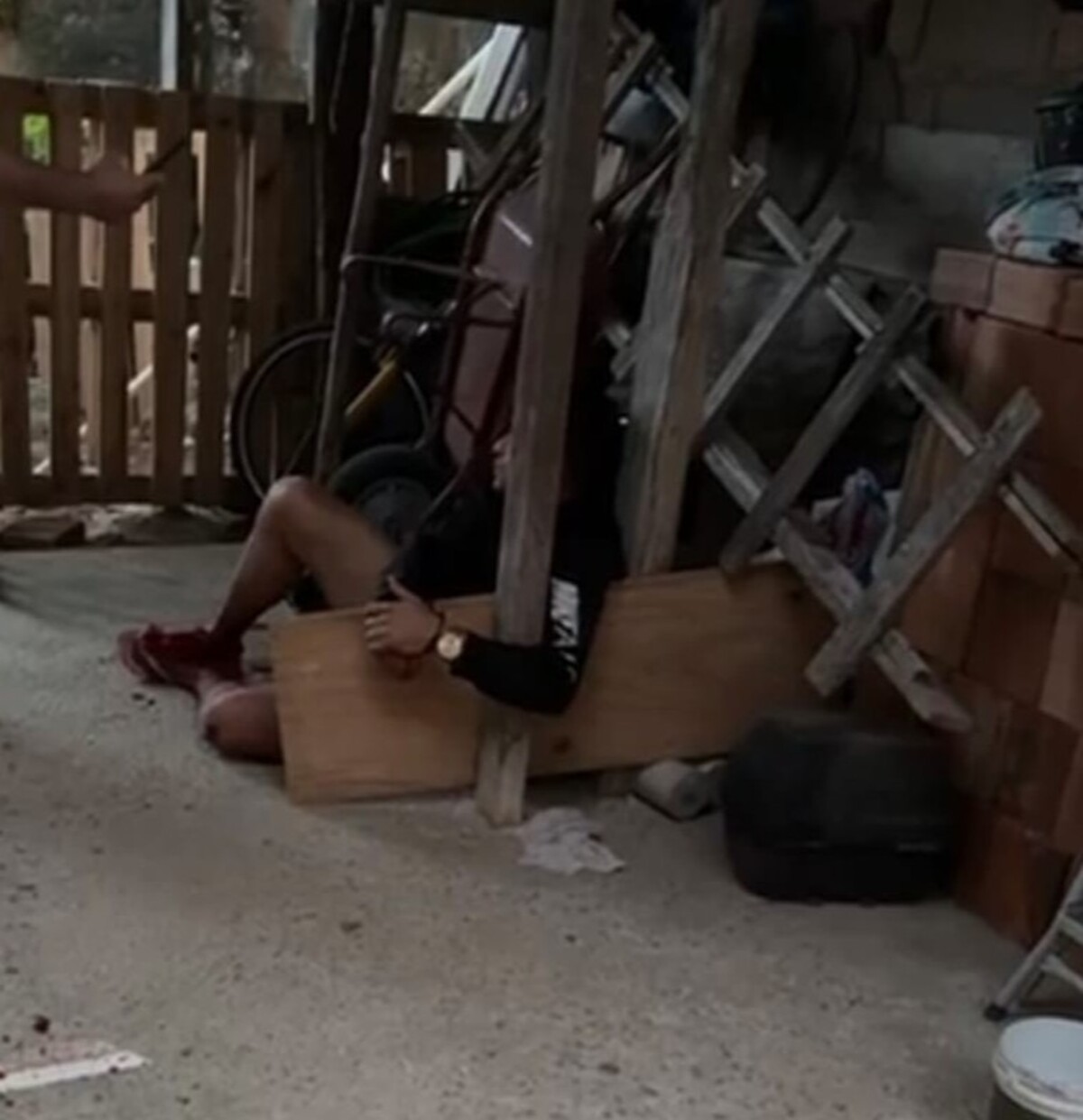 Polícia prende terceiro suspeito por envolvimento em assalto a casa de mãe e avós de filhos de Bolsonaro