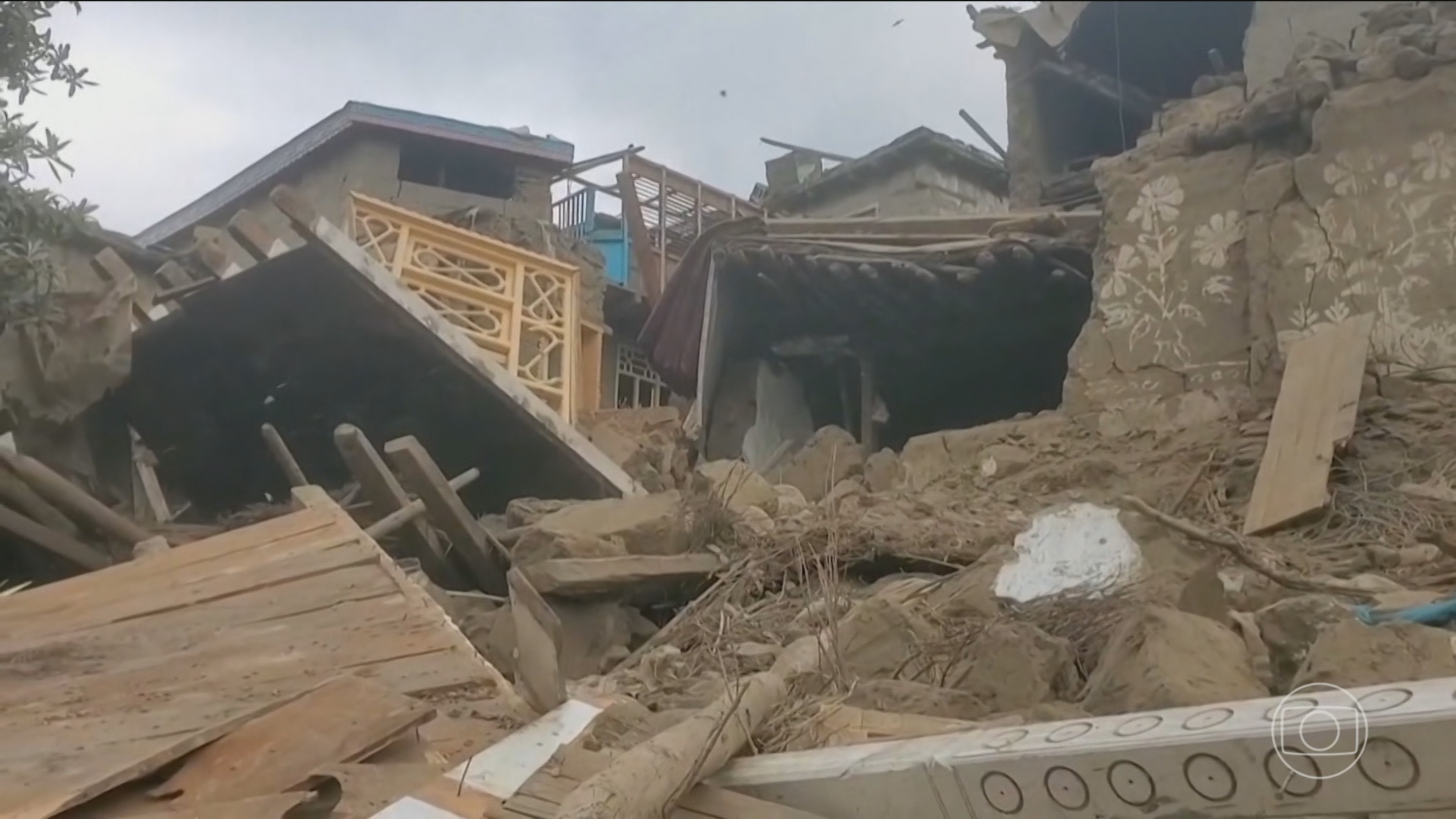 Terremoto no Afeganistão mata mais de 800 pessoas e fere quase 3 mil