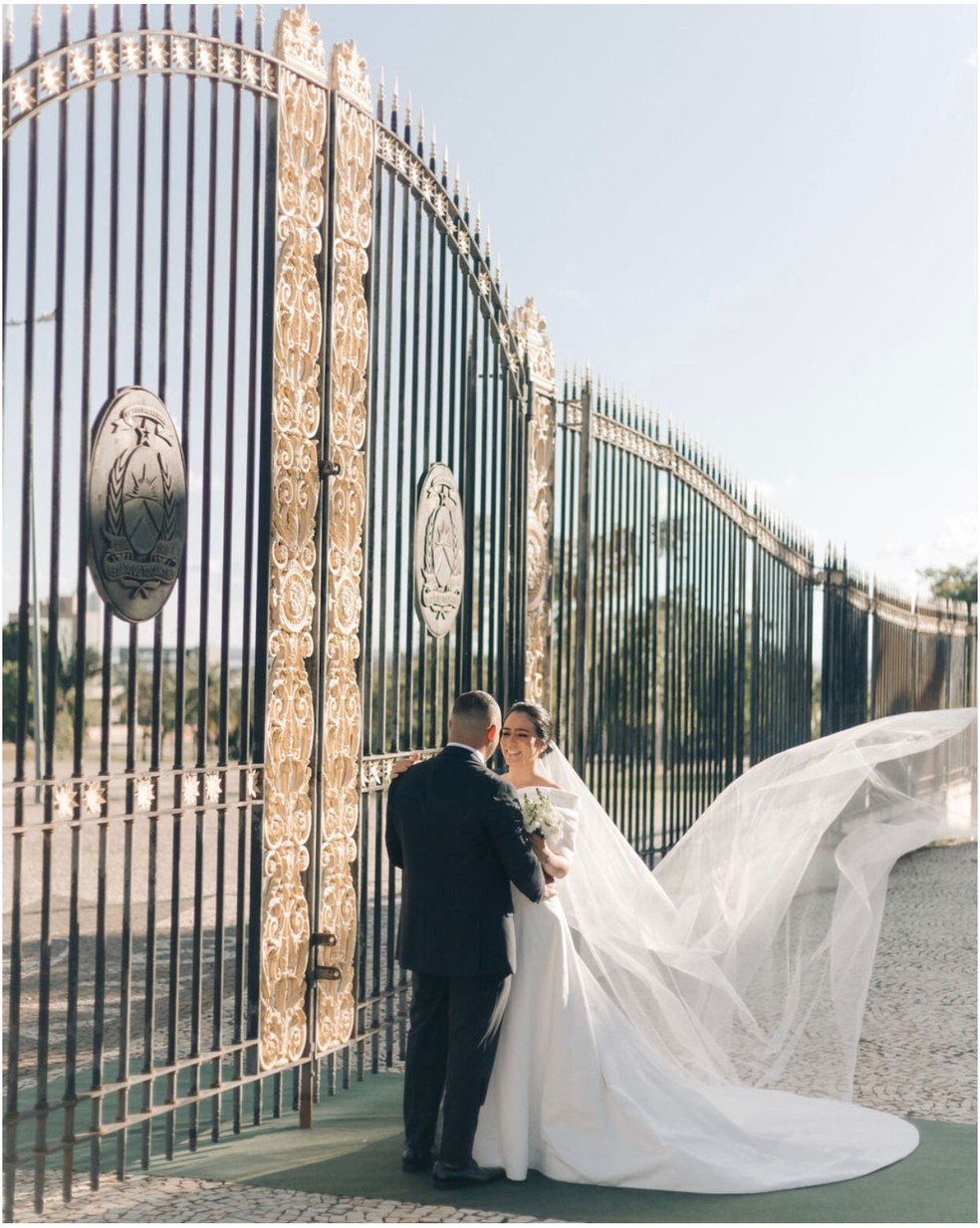 Iara e Matheus se conheceram em 2017, chegaram a se separar, mas reataram e subiram ao altar no dia 10 de junho — Foto: Divulgação/Te Retratei
