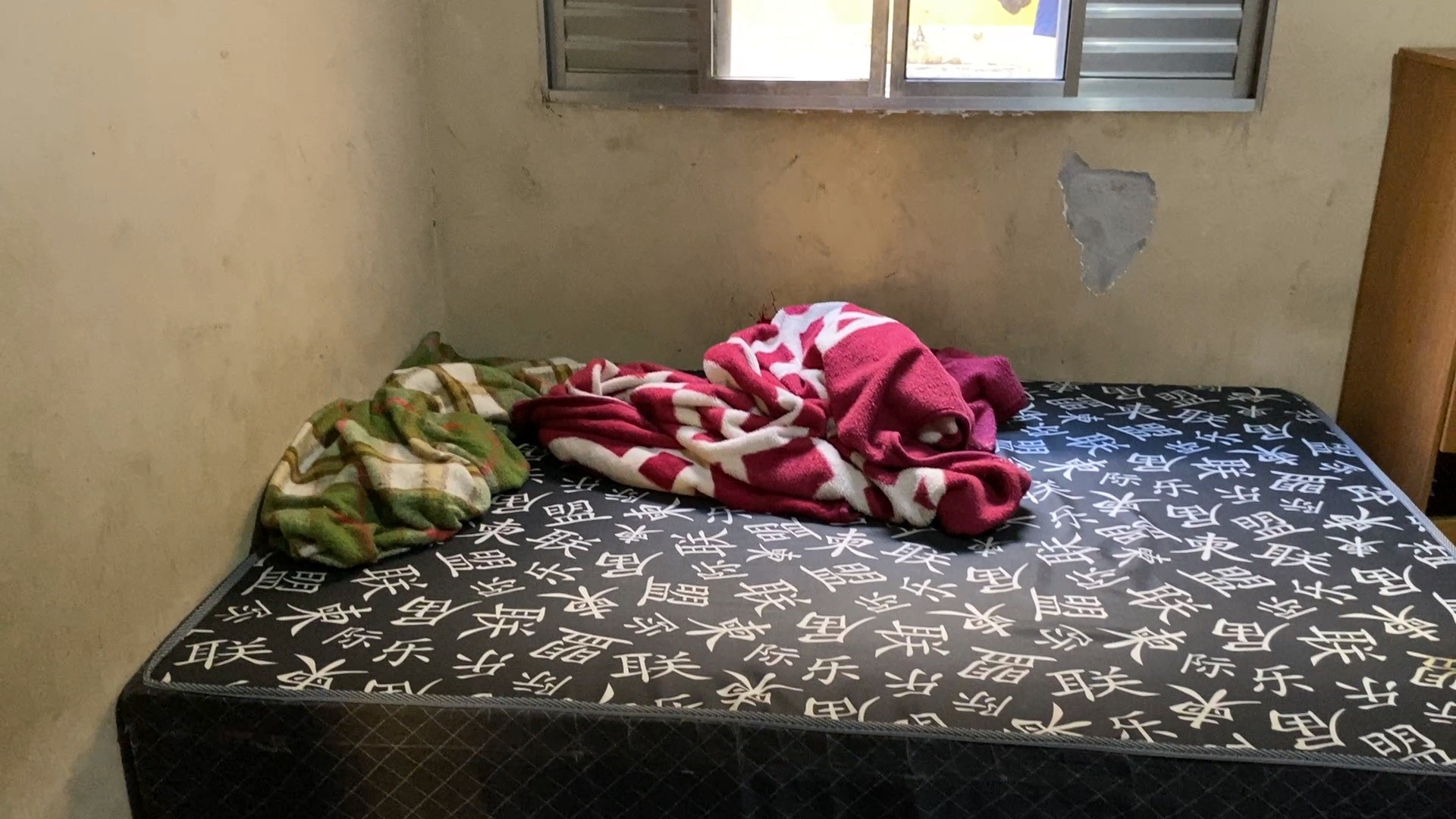 Bolivianos relatam jornada até as 22h e dois meses sem salário em fábrica de Itaquaquecetuba, diz GCM