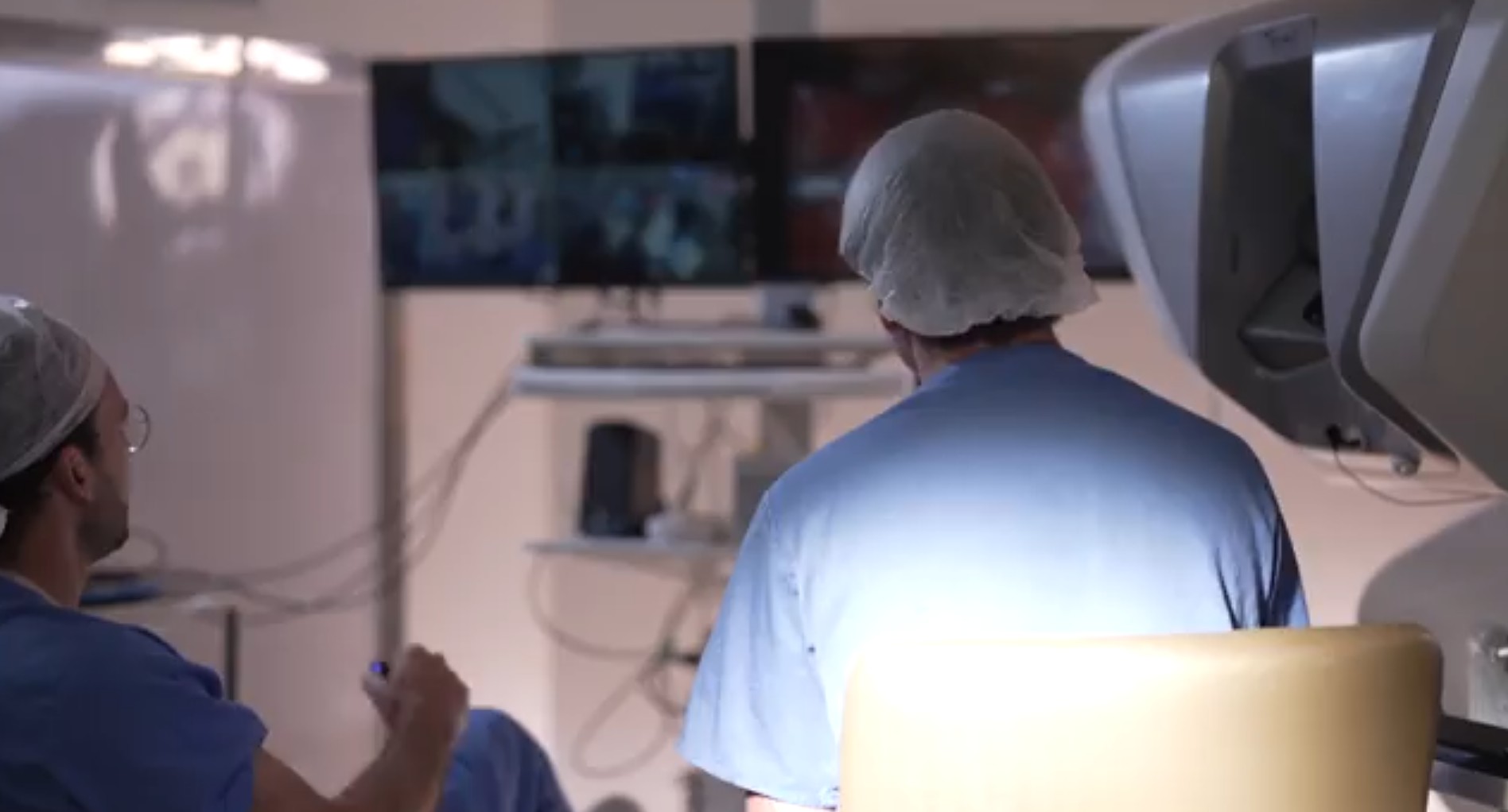 Cirurgia de próstata com auxílio de robô reduz em 25% o risco de disfunção erétil, aponta estudo