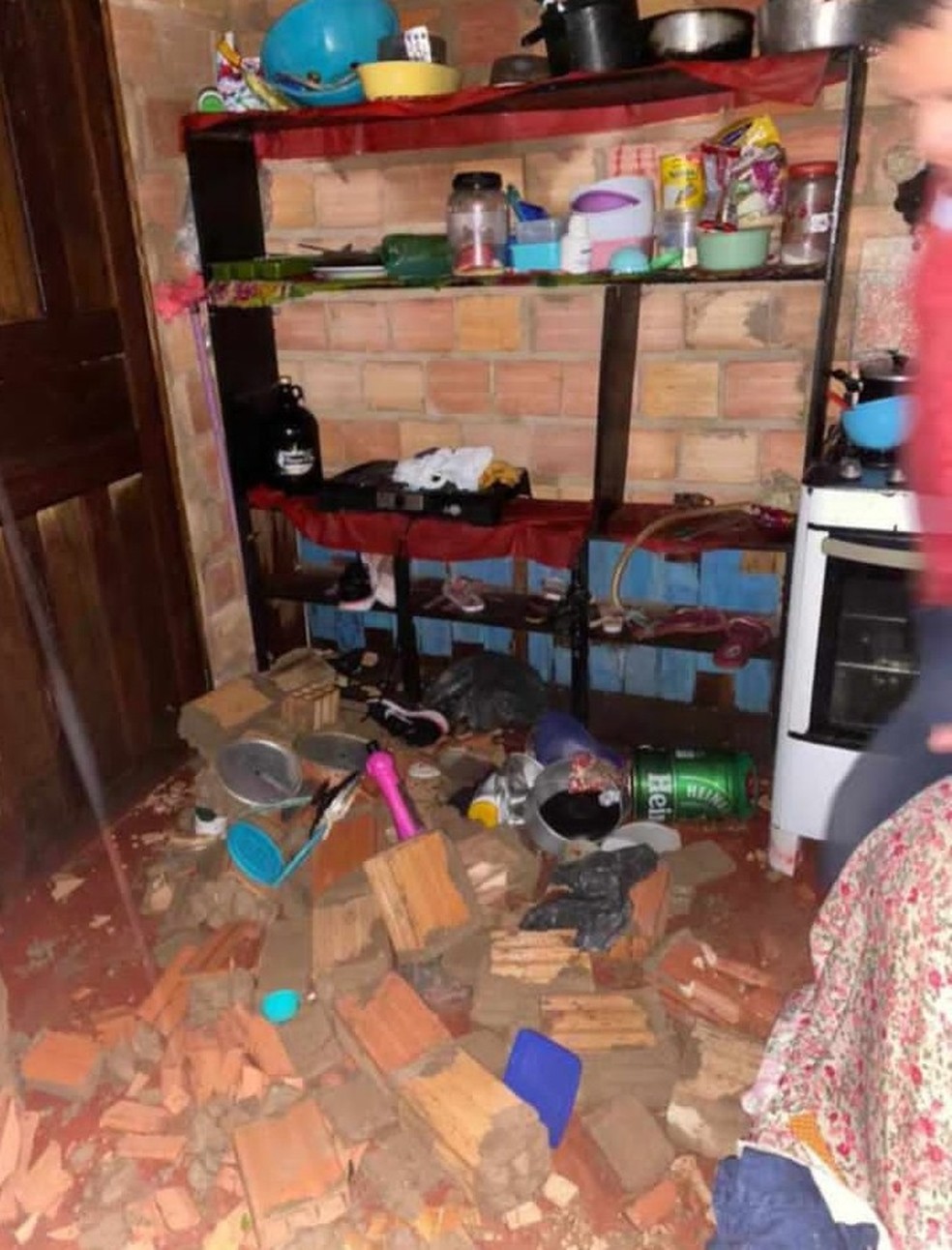 Resid&ecirc;ncia destru&iacute;da pela chuva em Candeias do Jamari, RO &mdash; Foto: Reprodu&ccedil;&atilde;o