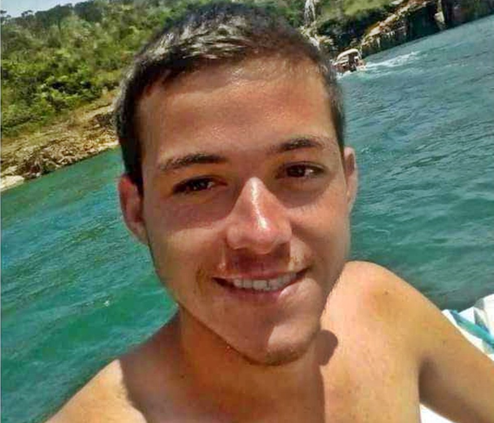 Motociclista de 23 anos morre após batida com carreta na MG-184, em Alterosa, MG — Foto: Arquivo familiar