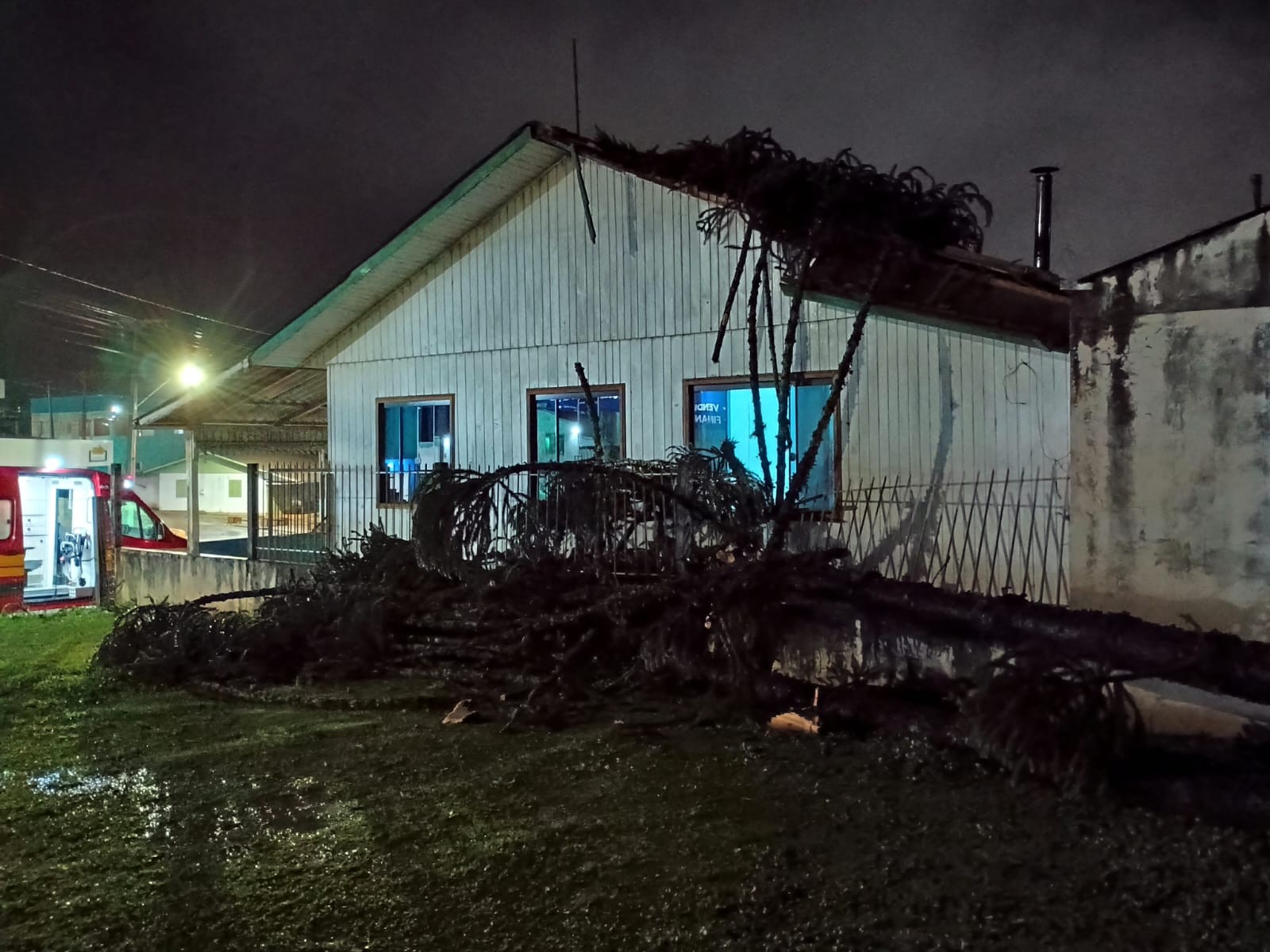 Cidade de SC decreta emergência após estragos causados por tempestades 