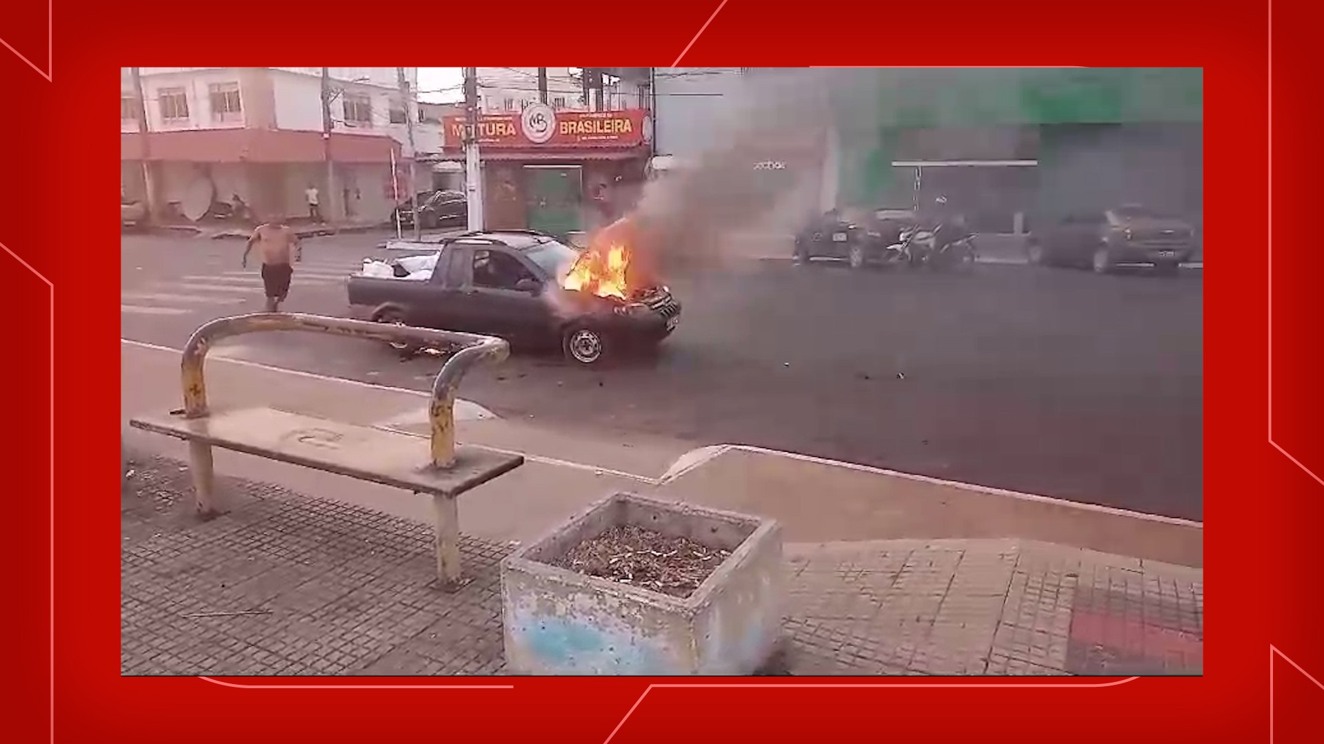 Carro pega fogo e tem perda total em Santarém; bombeiros alertam para manutenção preventiva 