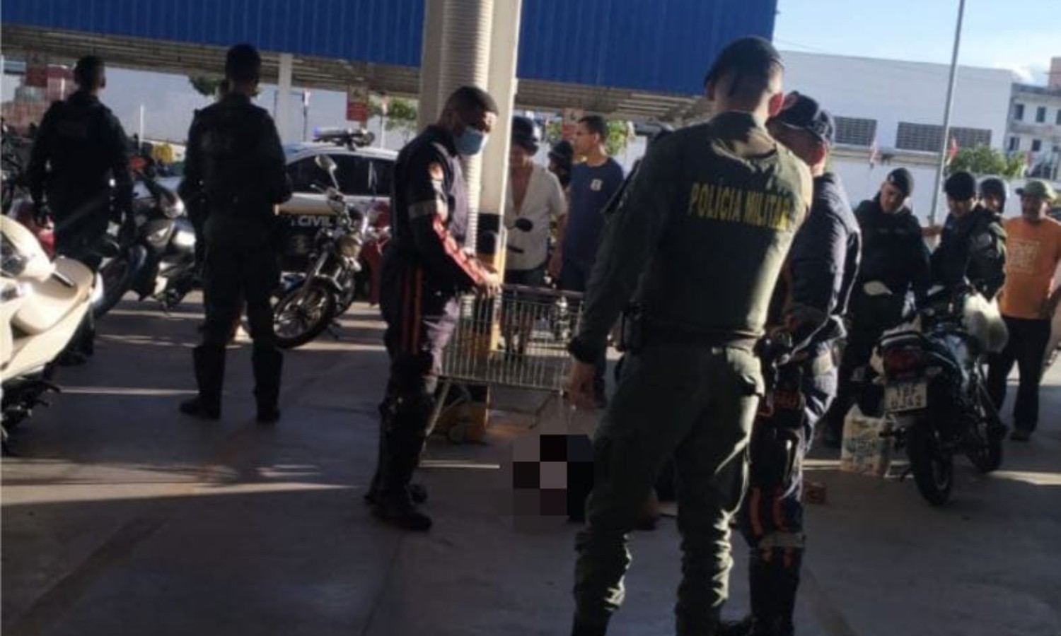 Homem é morto a tiros em estacionamento de atacarejo em Sobral, no Ceará