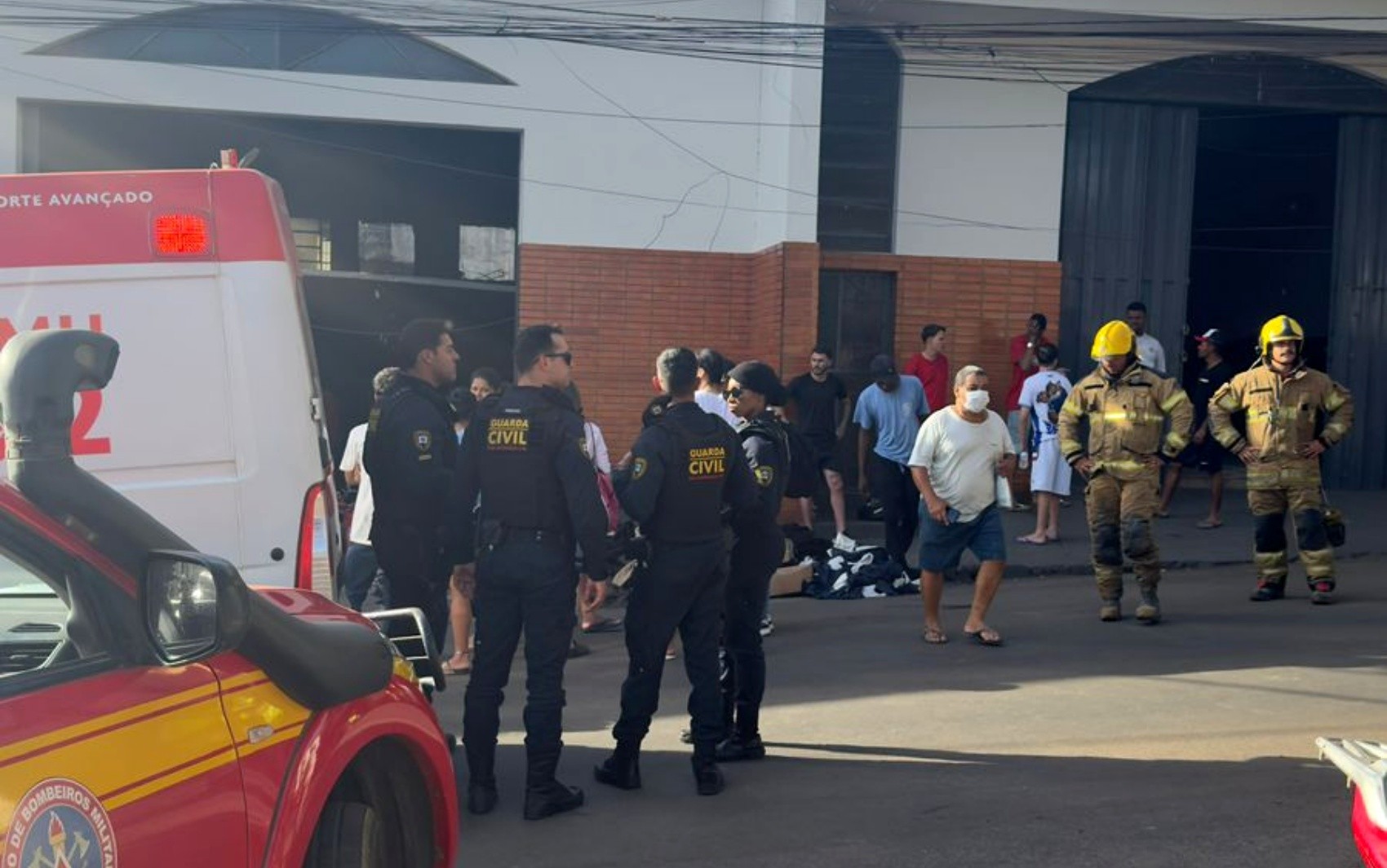Incêndio atinge confecção de roupas no Centro de Boa Esperança e deixa dois funcionários hospitalizados