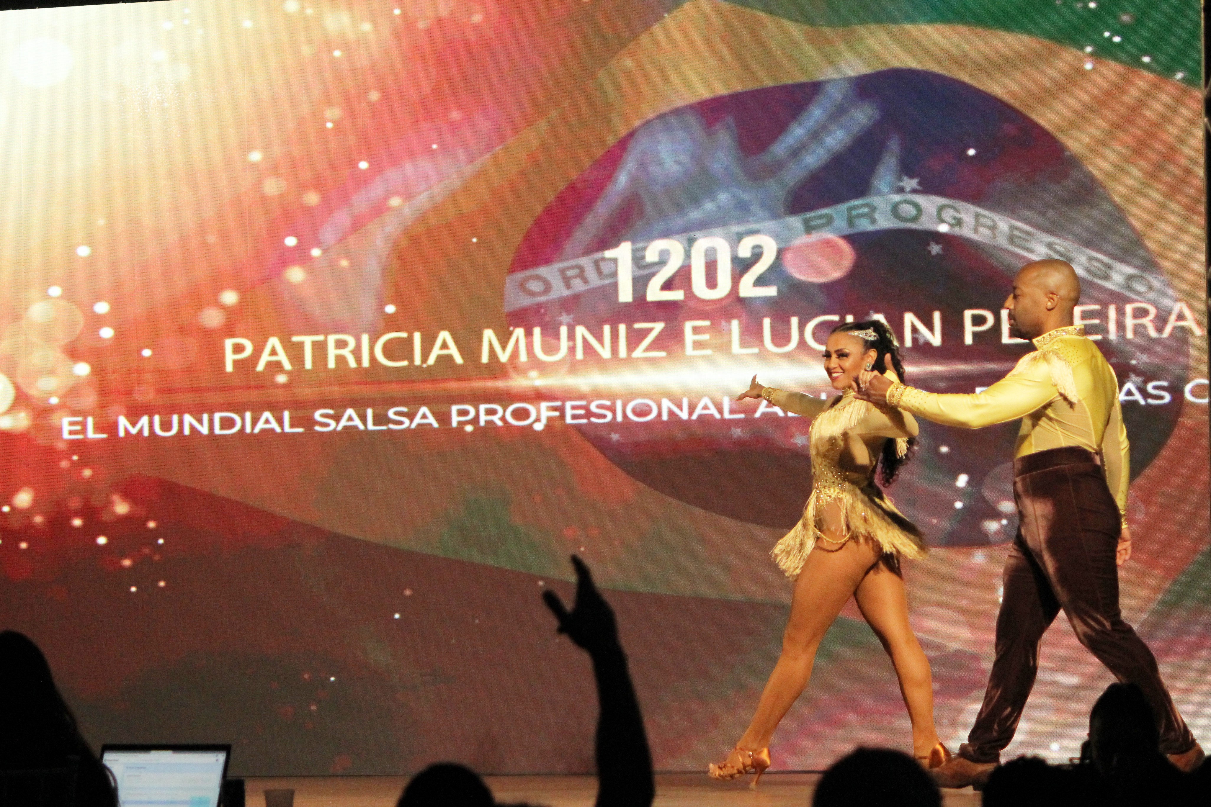 Dançarinos de SP vão representar o Brasil em mundial de salsa no Chile