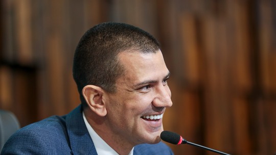 Policial, deputado, governador mais jovem desde 1959: quem é Douglas Ruas