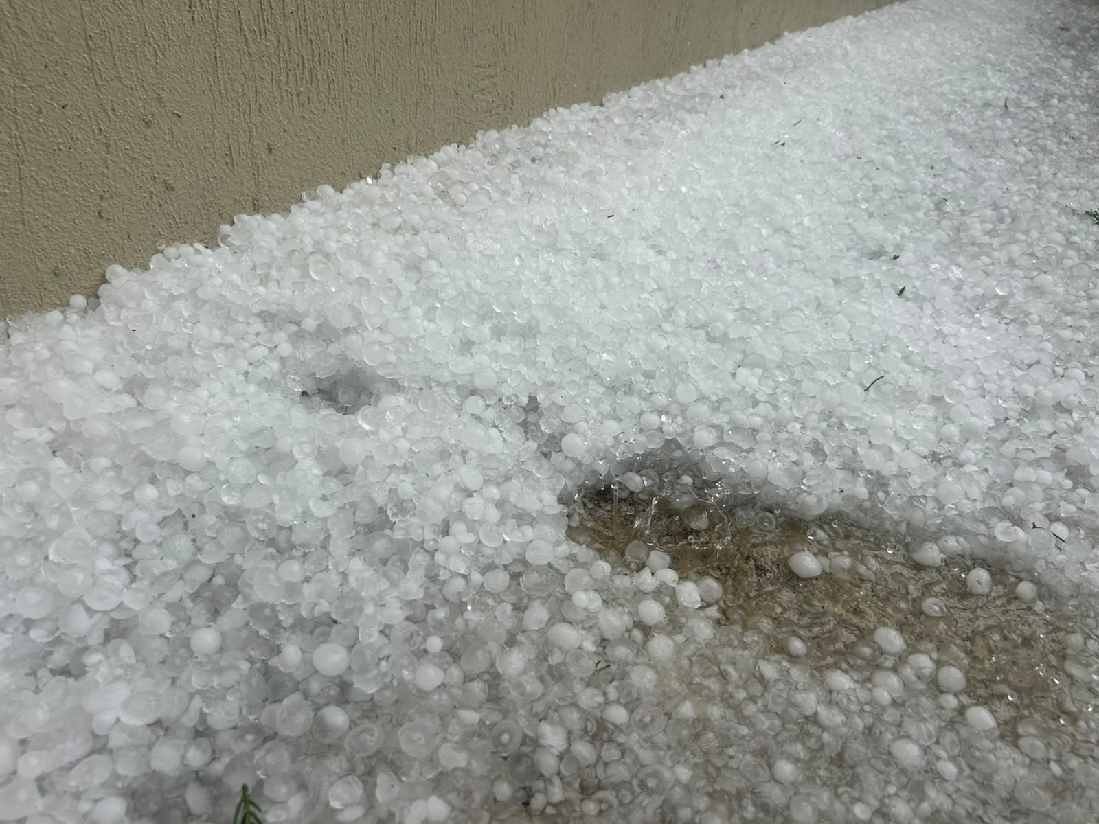 Chuva de granizo atinge pelo menos seis cidades do Sul de Minas